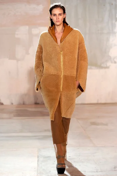 Look 15